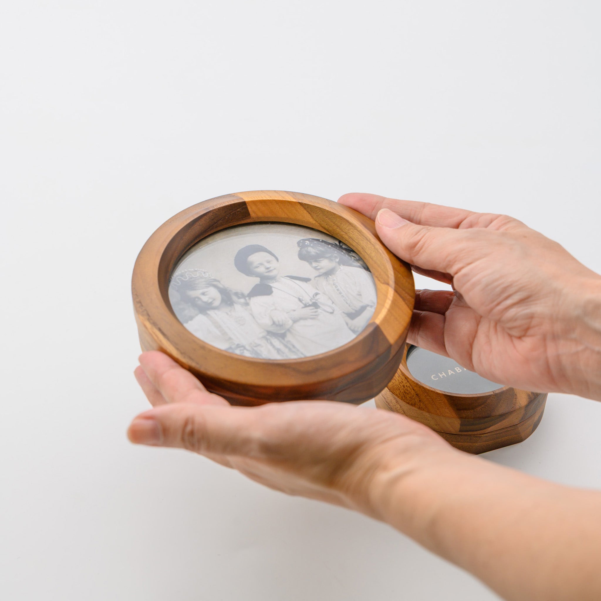 TINY MEMORY ROUND PHOTO FRAME 4R