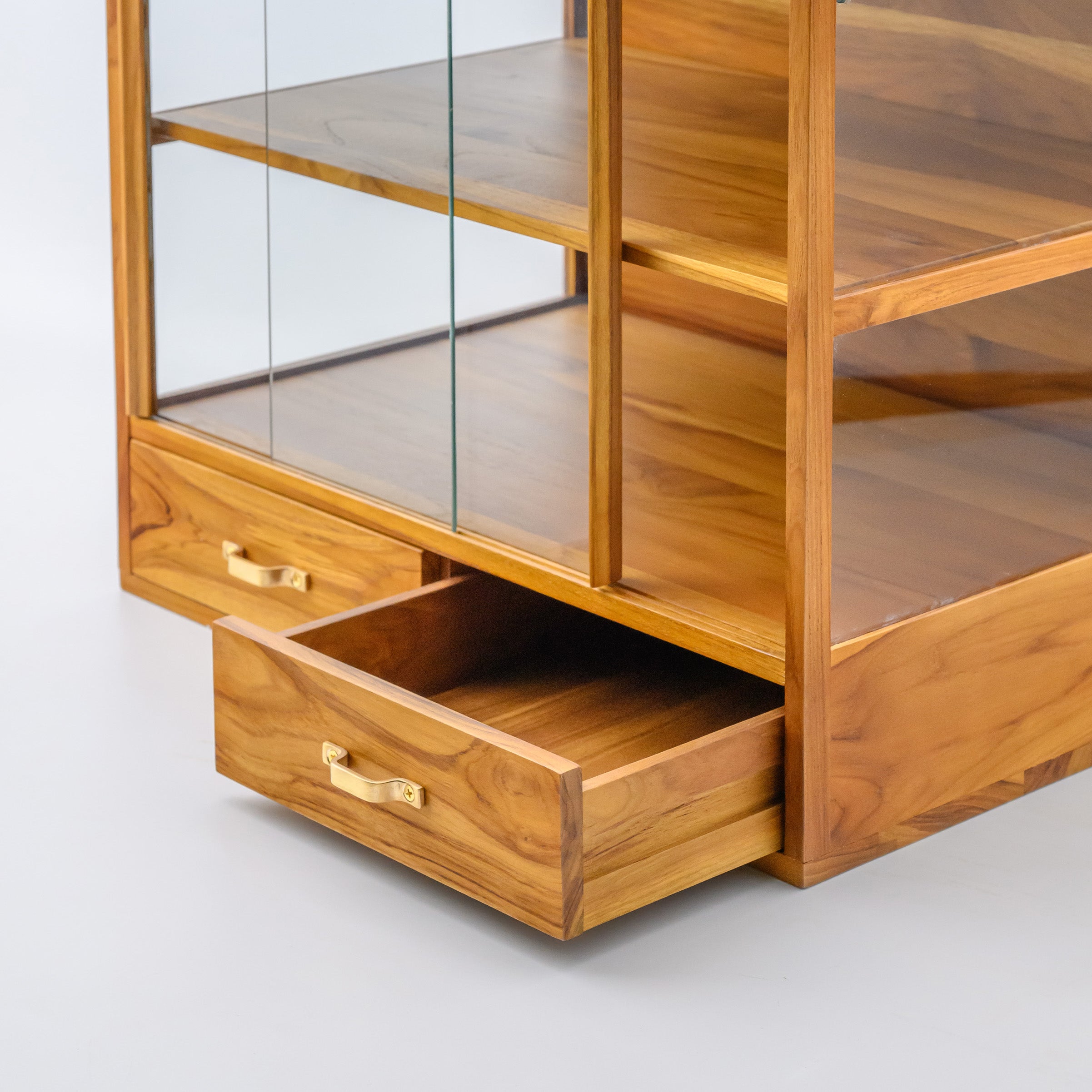 MINIMALIST SMALL CABINET WITH DRAWERS