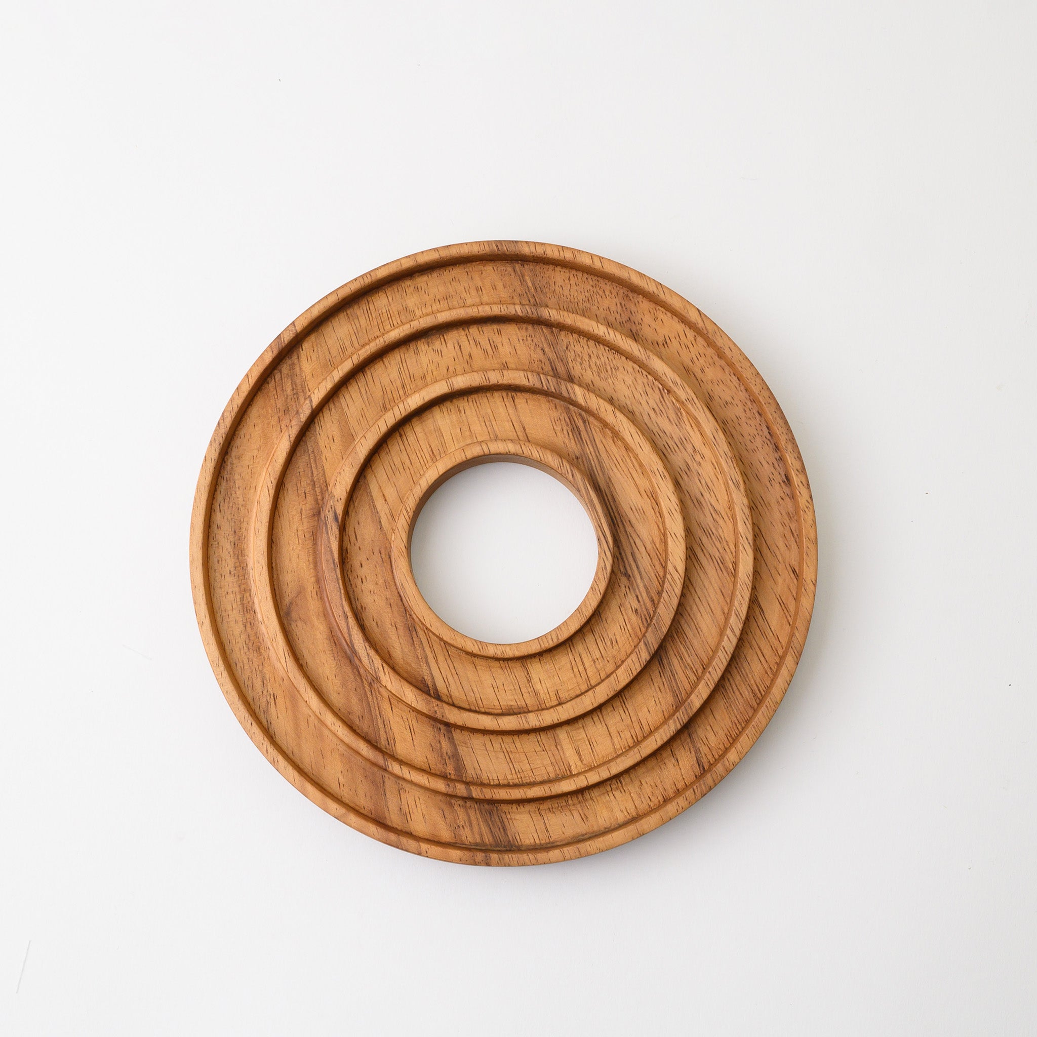 CYNOSURE TRIVET PLATE (ACACIA)