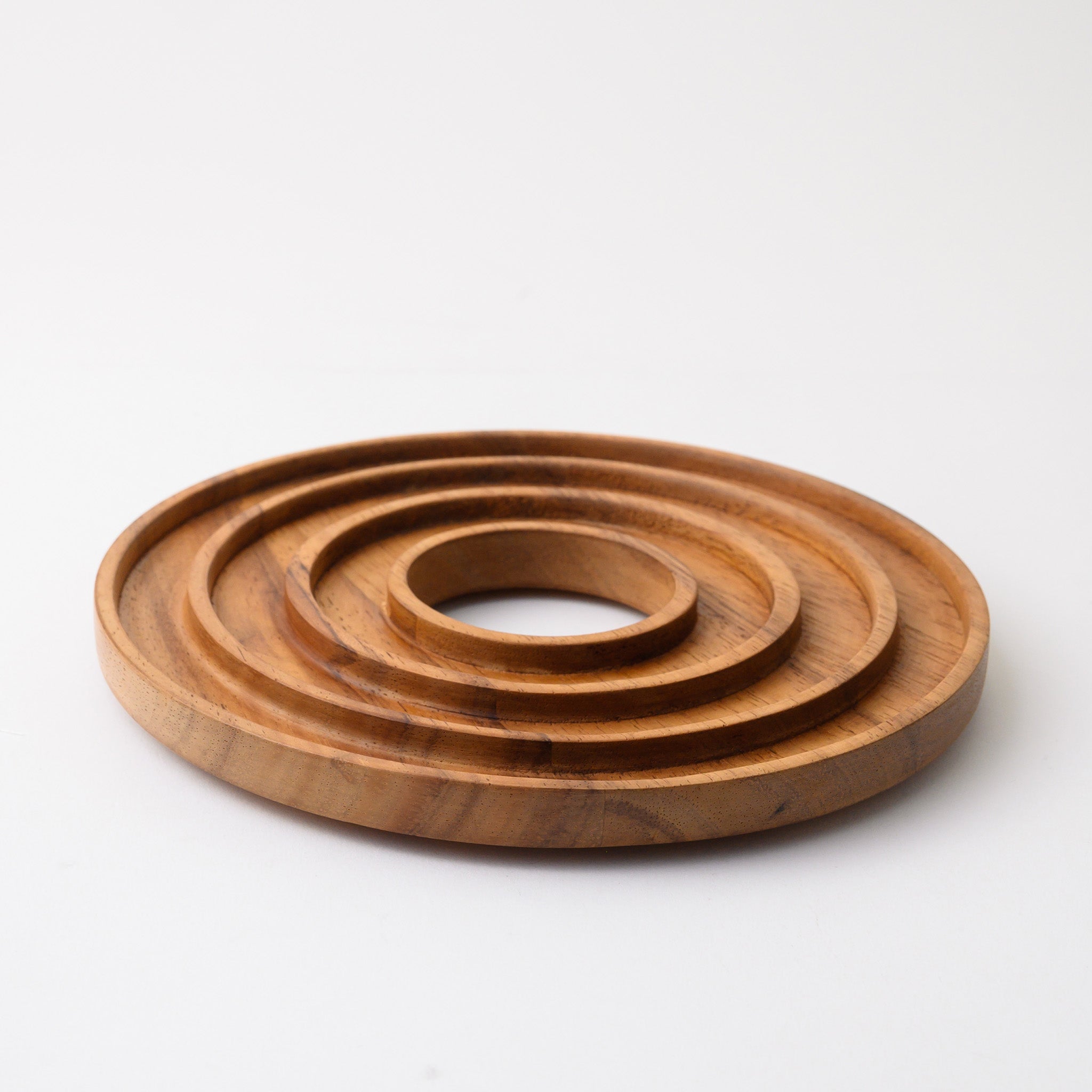 CYNOSURE TRIVET PLATE (ACACIA)
