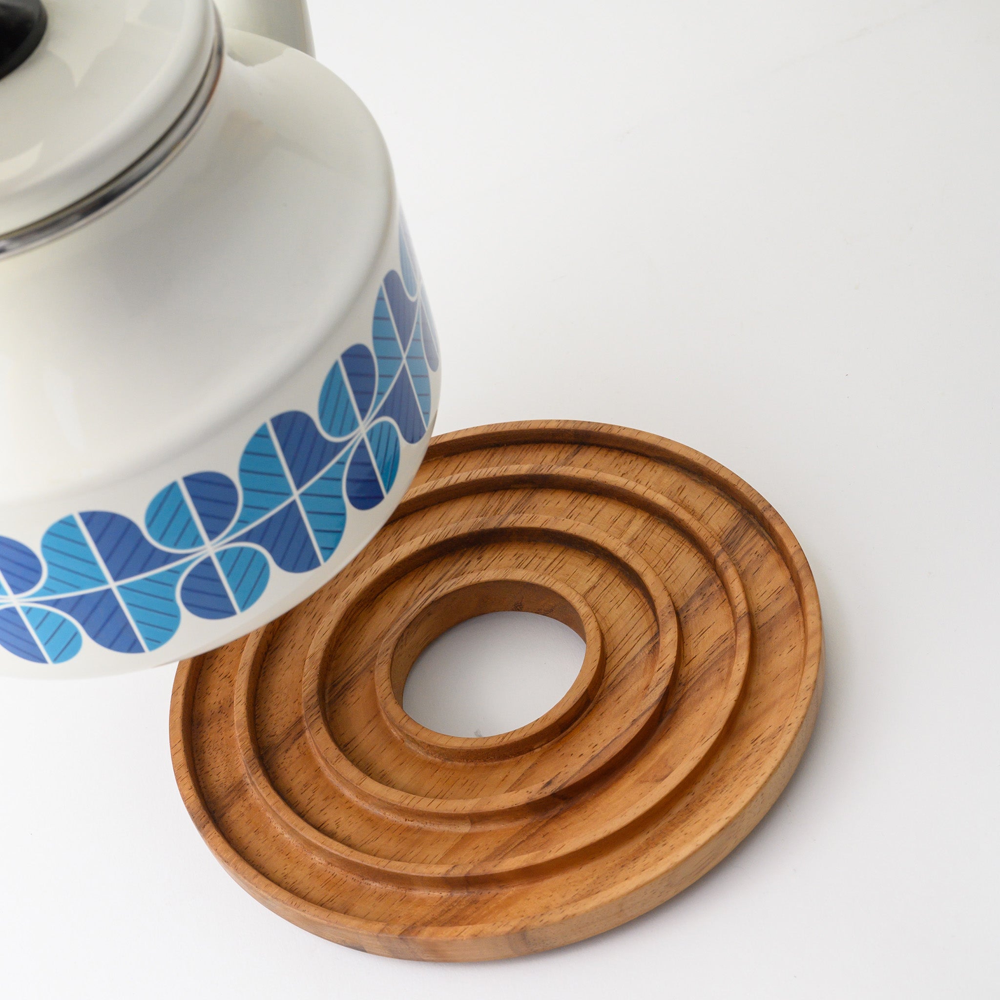 CYNOSURE TRIVET PLATE (ACACIA)