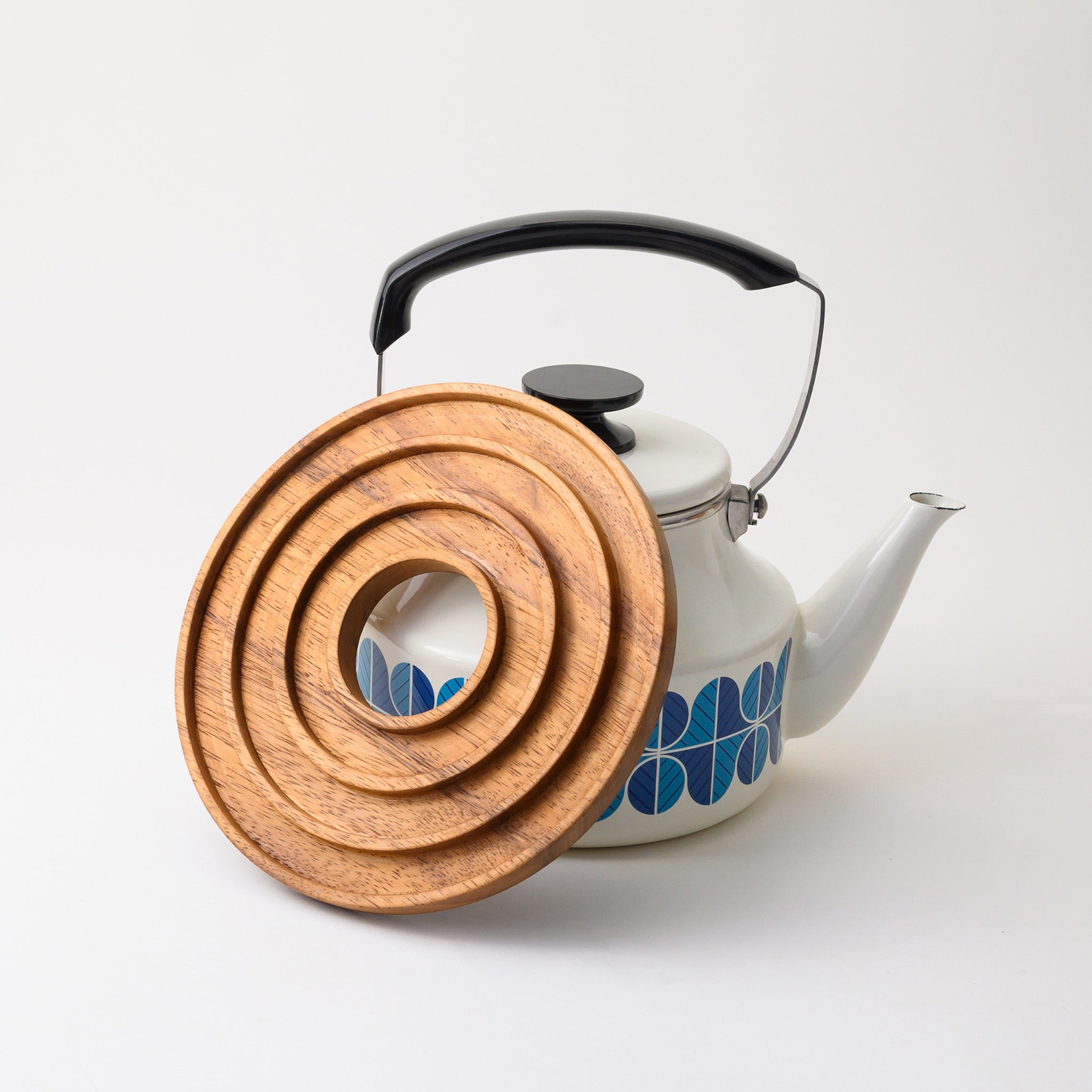 CYNOSURE TRIVET PLATE (ACACIA)