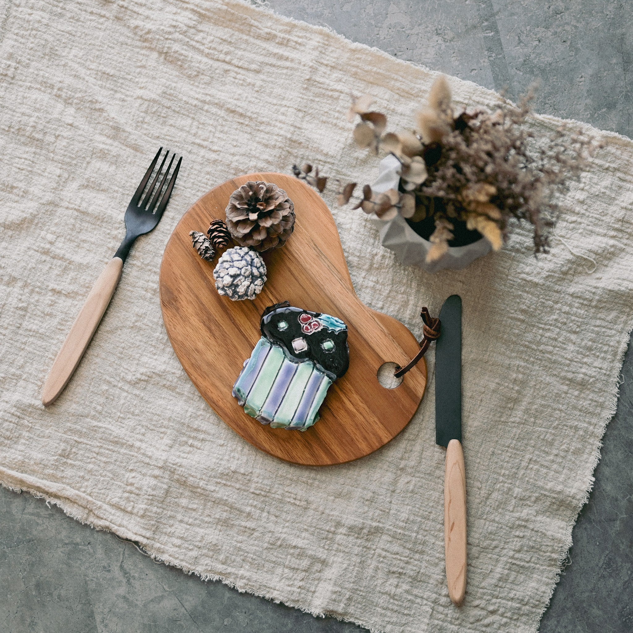 LYRA BEAN SERVING BOARD