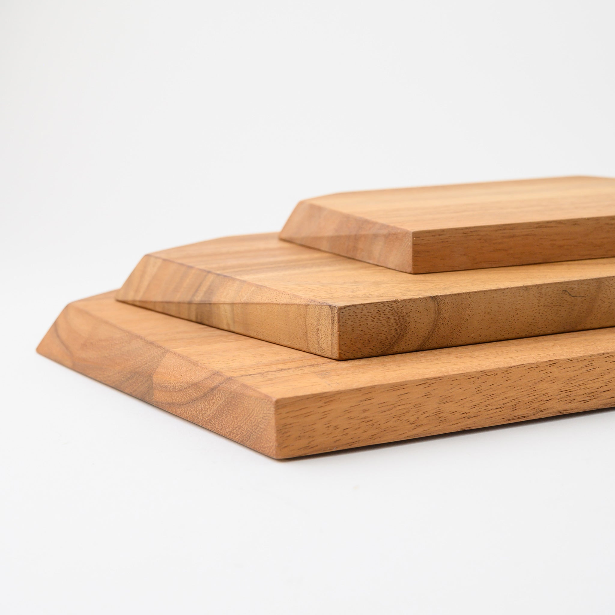 EDGE CUTTING BOARD M