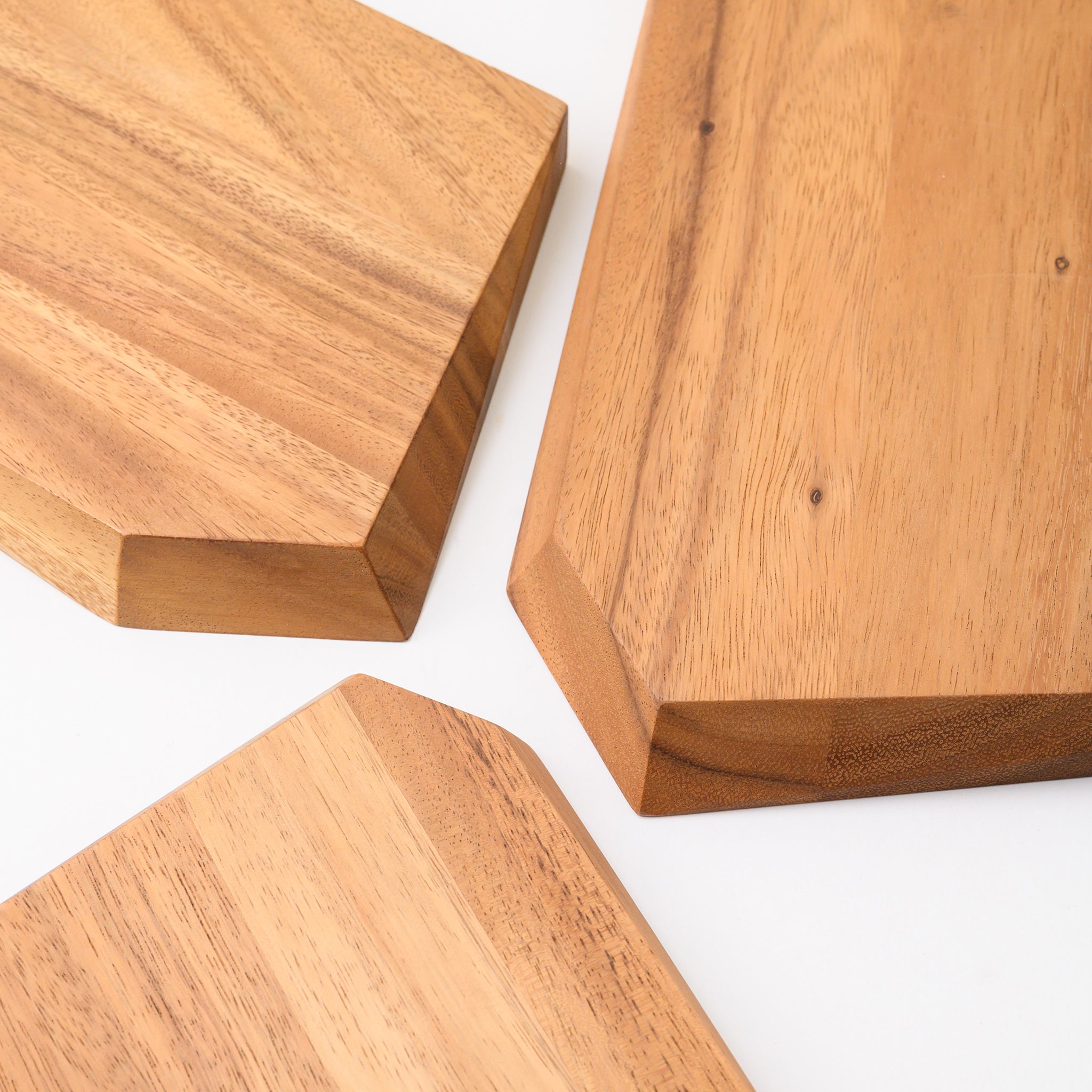 EDGE CUTTING BOARD M