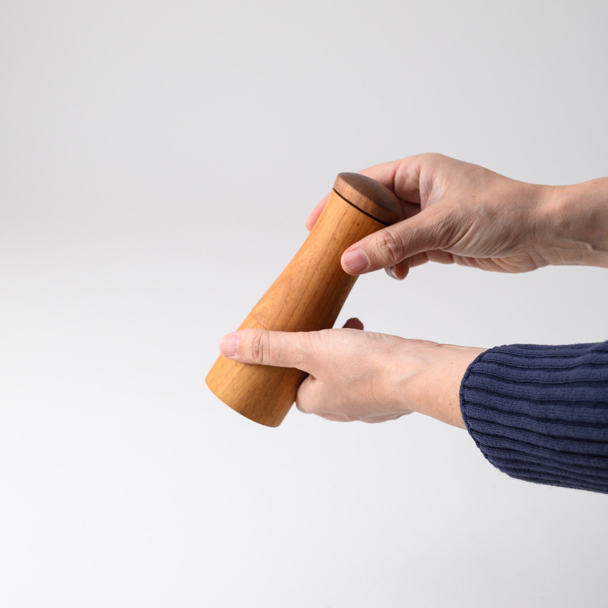 CHAMPAGNE A SALT OR PEPPER GRINDER