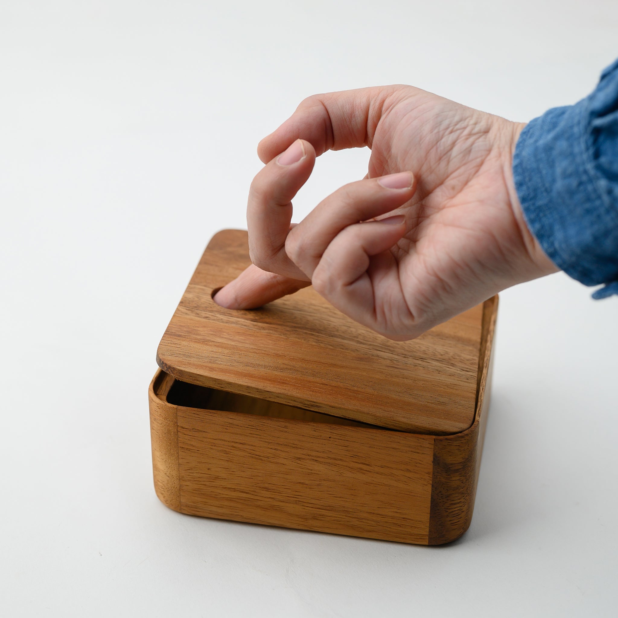 LIMPID ORGANIZER BOXES WITH LID 13 x 13 CM.