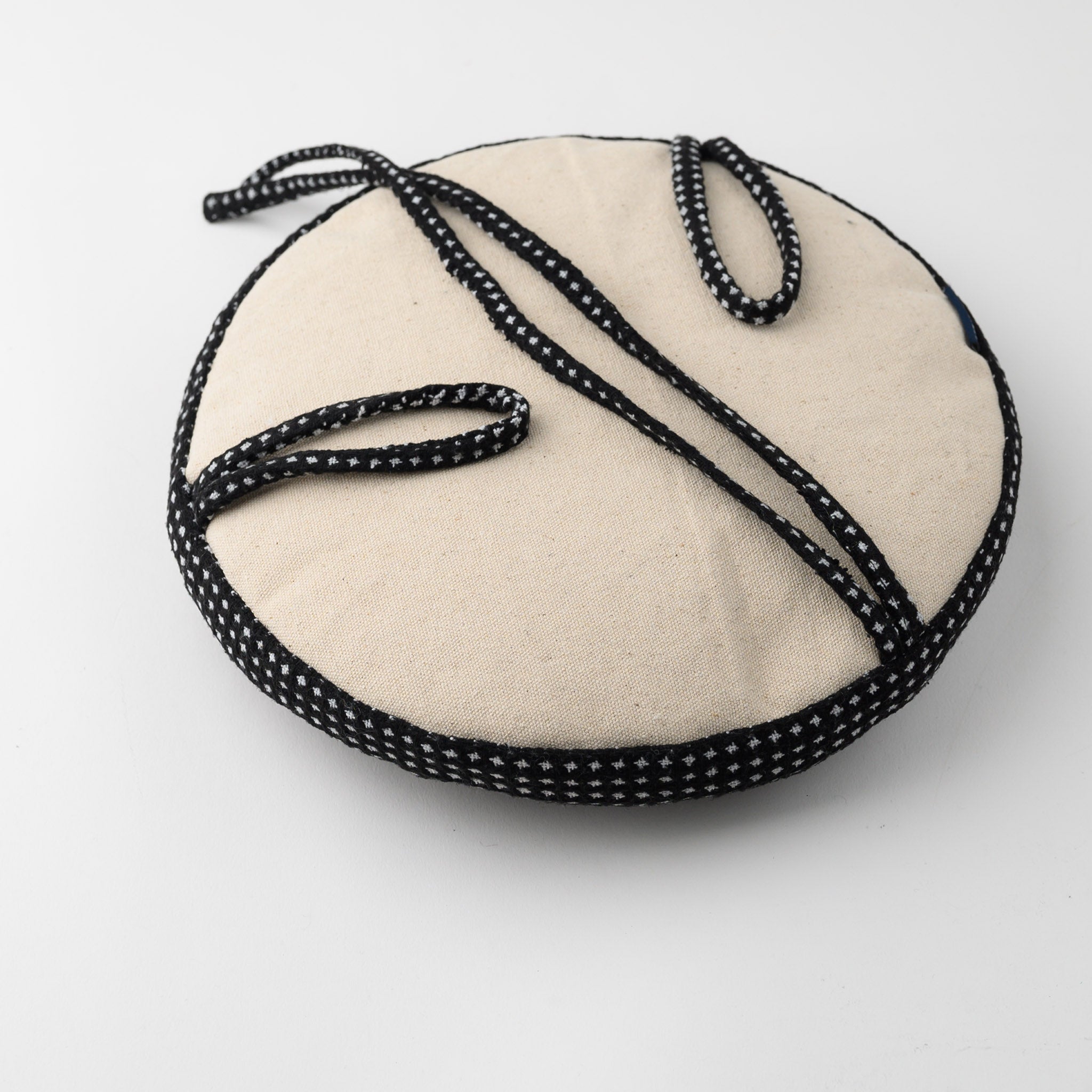 CIRCLE CUSHION