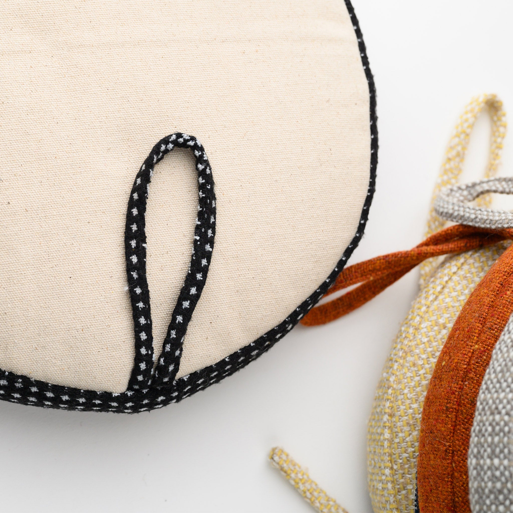 CIRCLE CUSHION