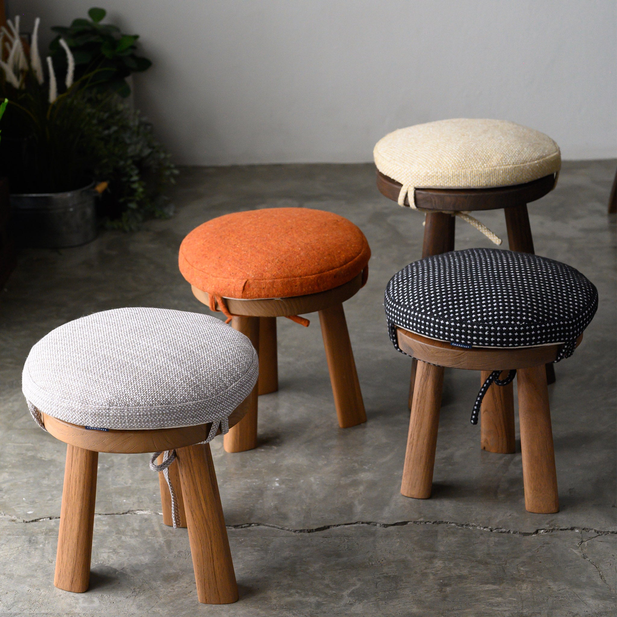 CIRCLE CUSHION