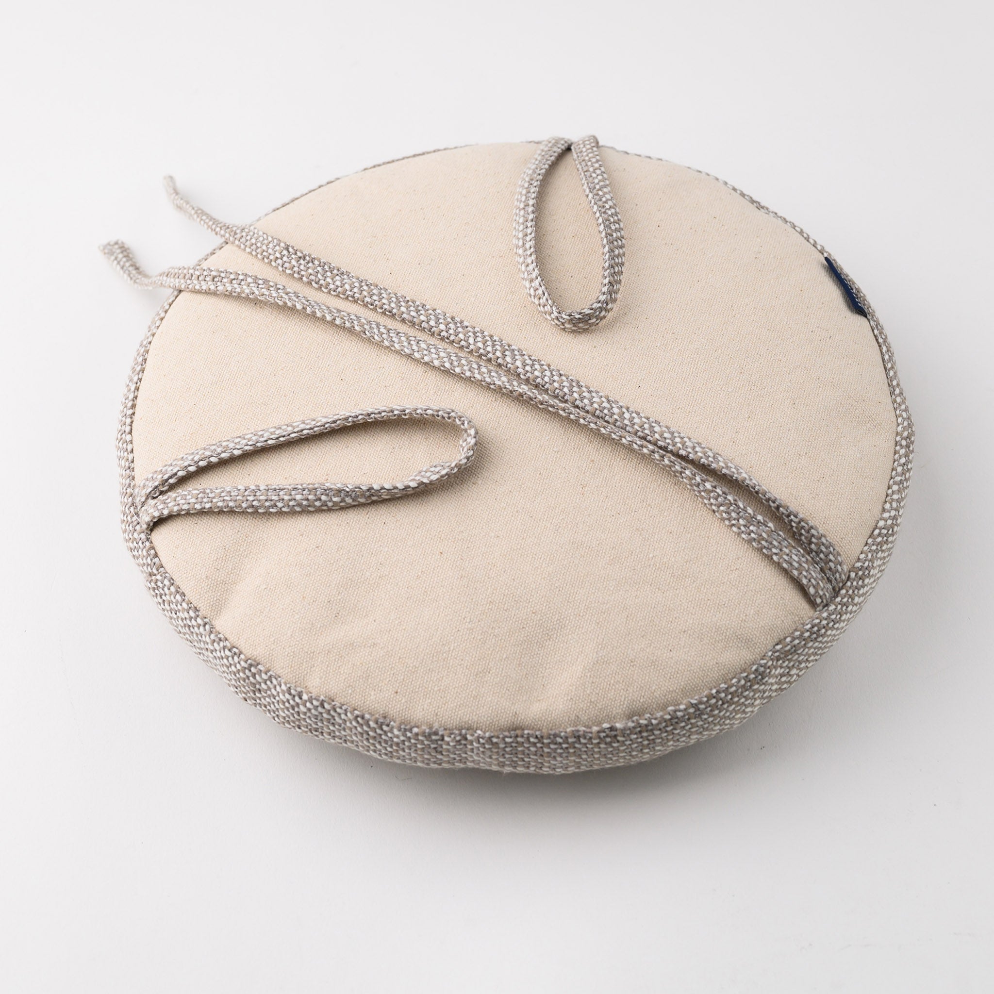CIRCLE CUSHION