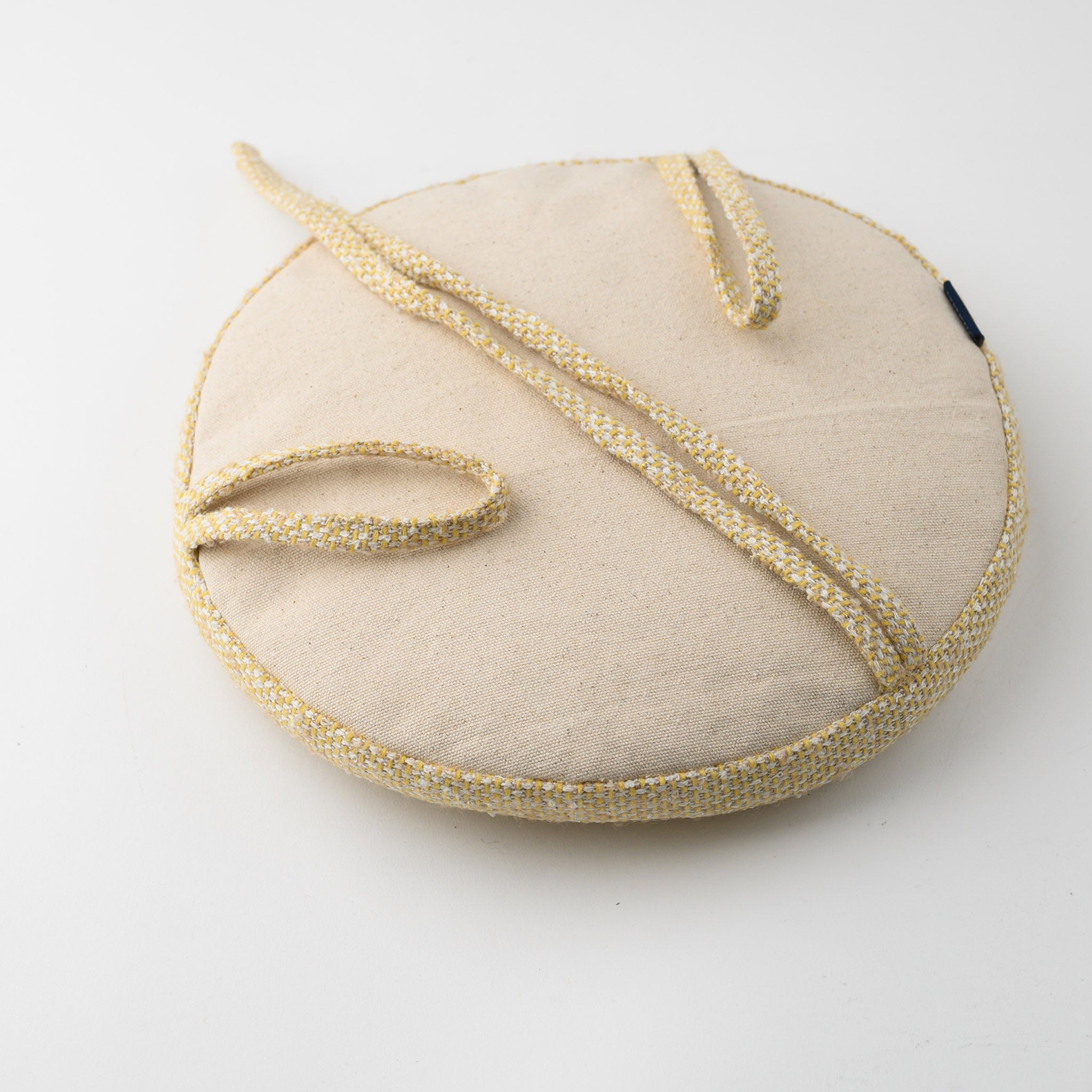 CIRCLE CUSHION