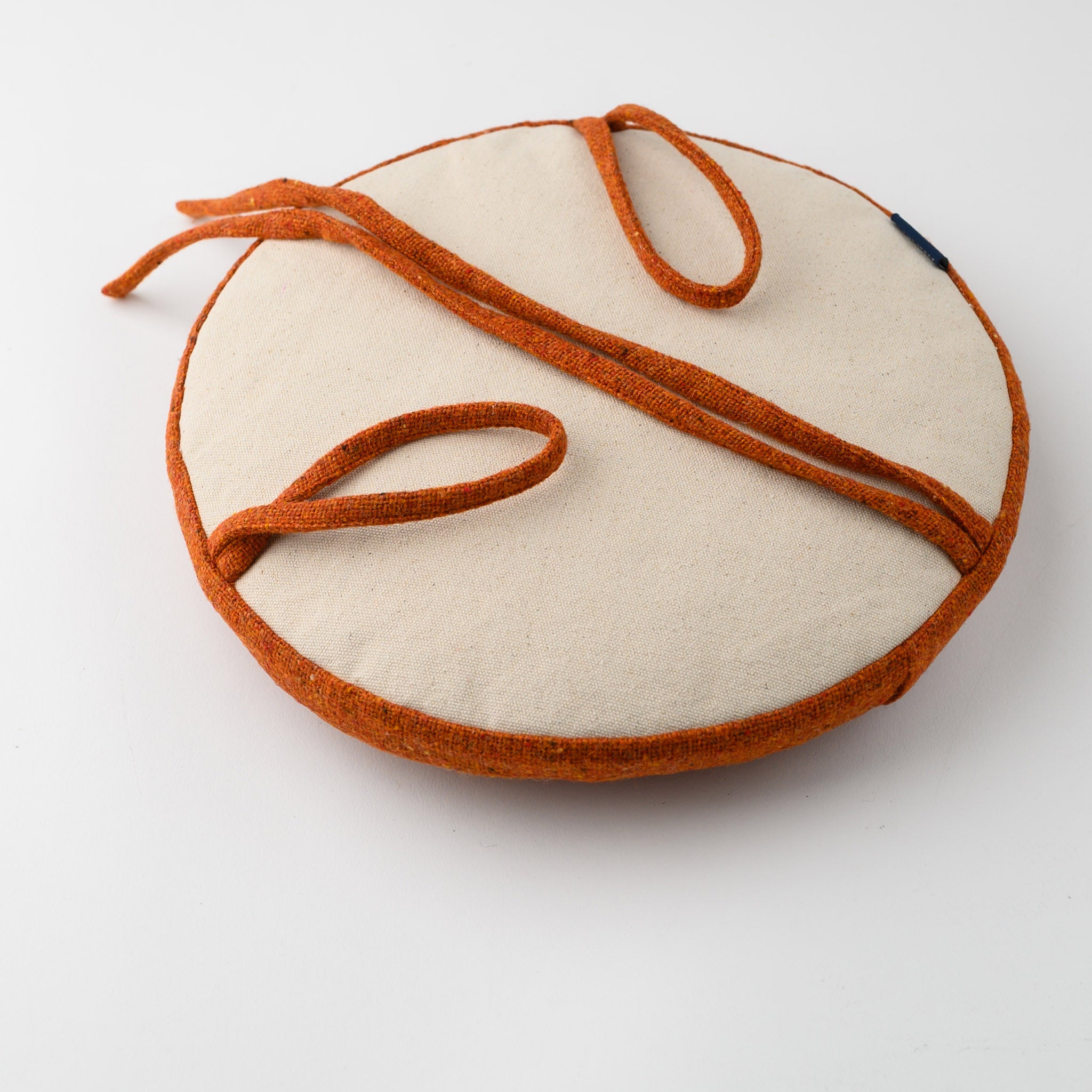 CIRCLE CUSHION