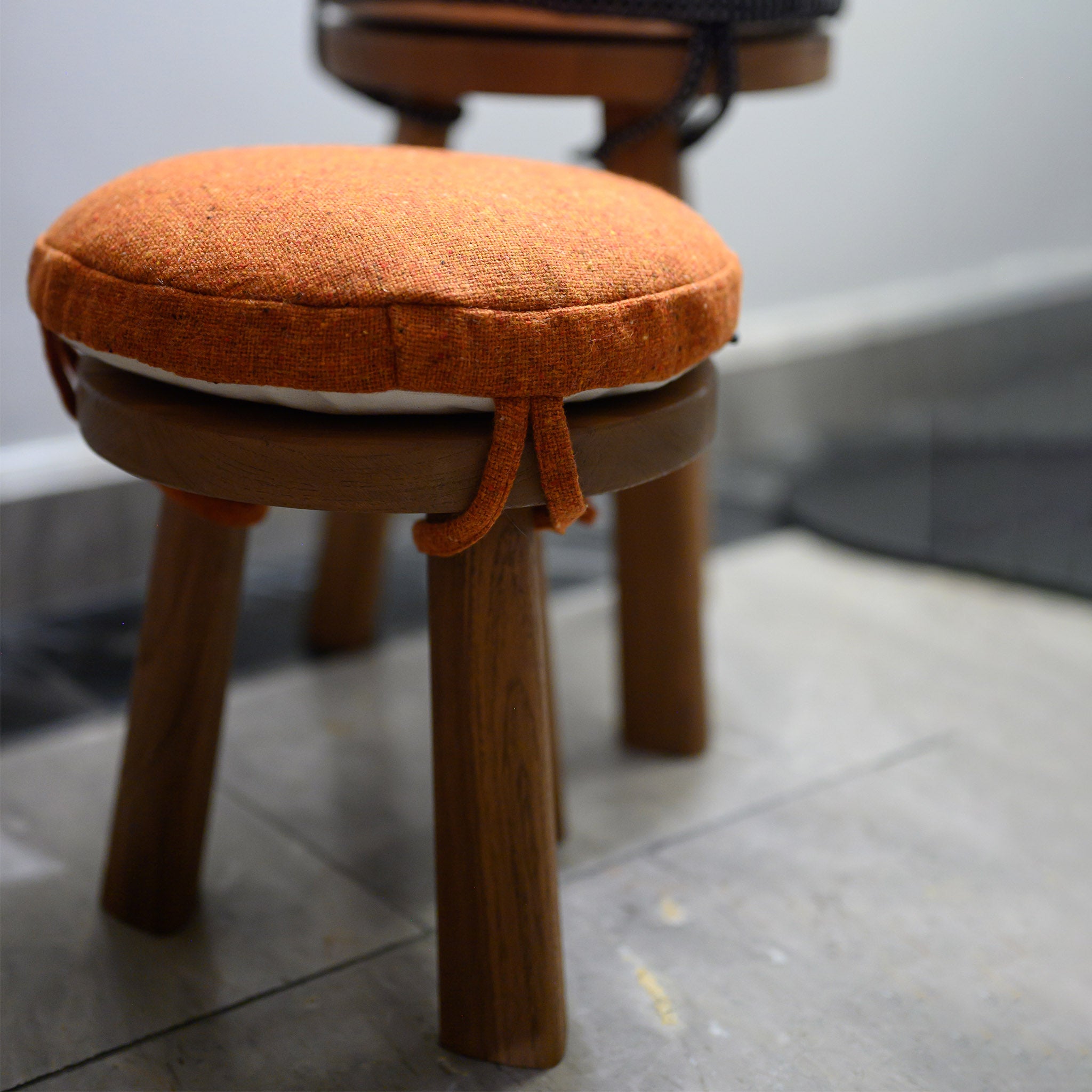 BUTTON STOOL 27 (TEAK)