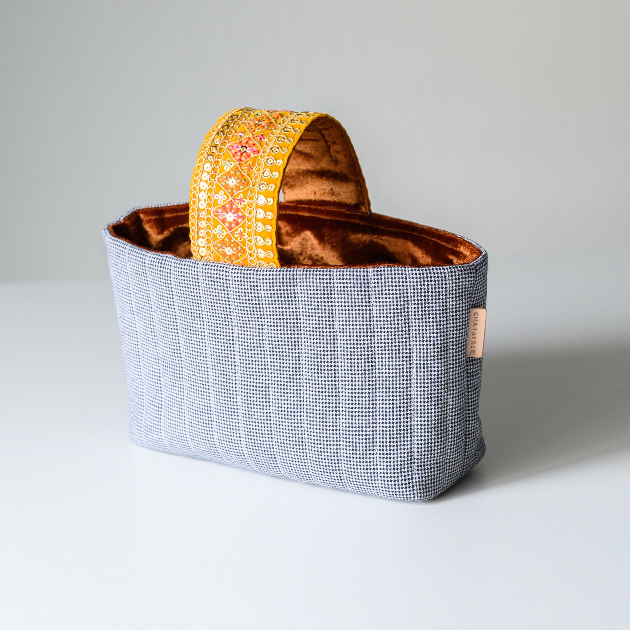 HAND STORY UTILITY BASKET