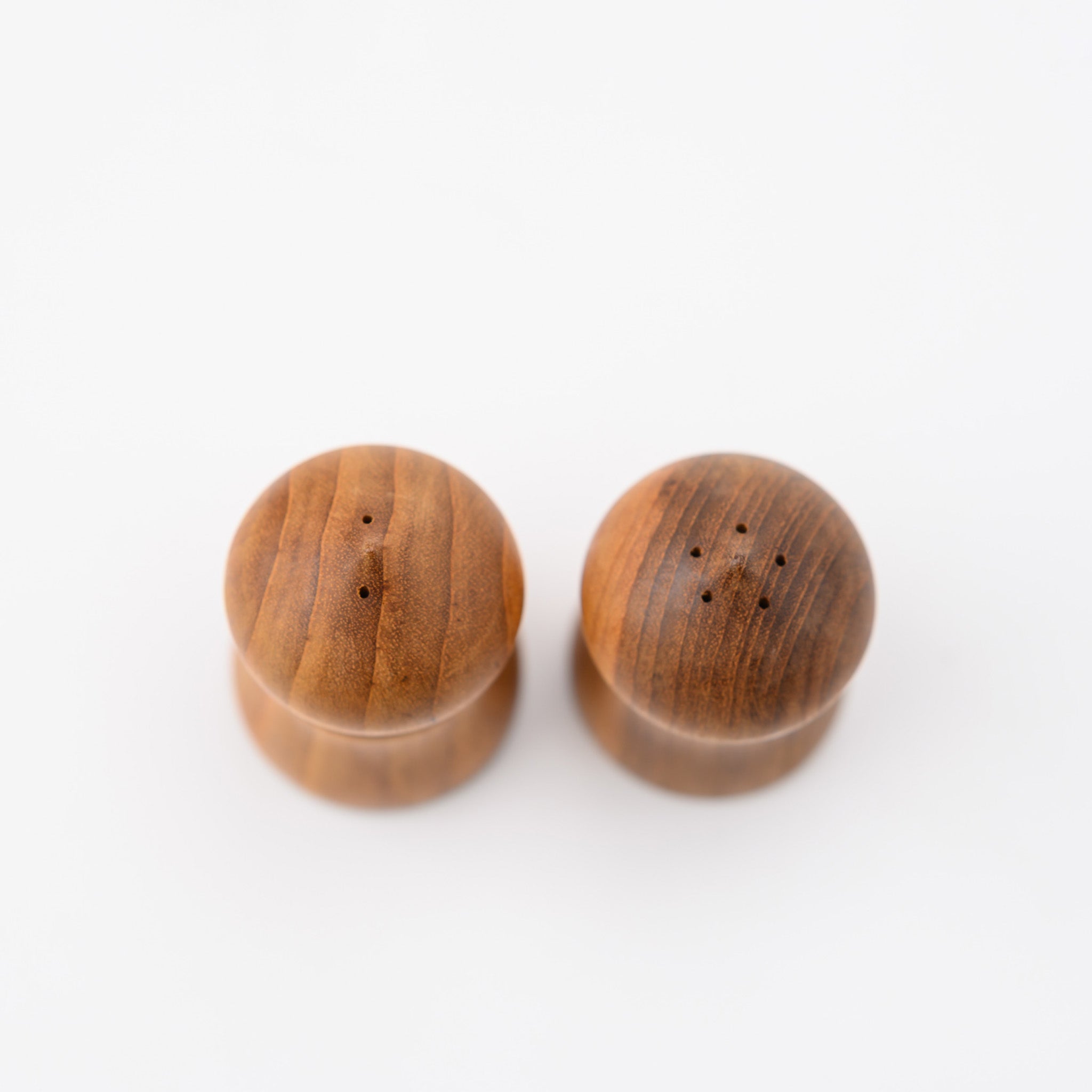 SALT & PEPPER DISPENSER (TEAK)