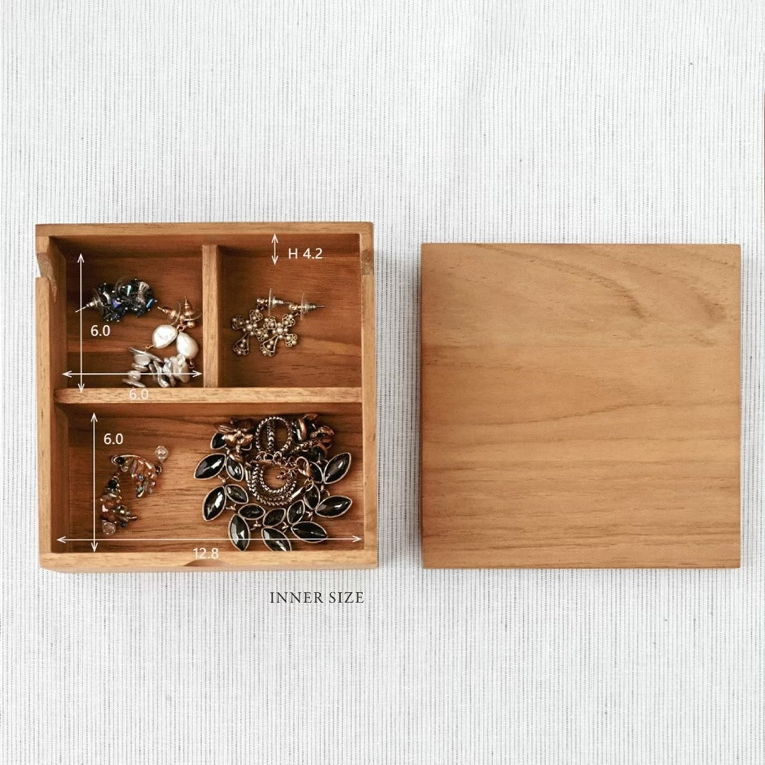 SQUARE ACCESSORIES BOX (TEAK)