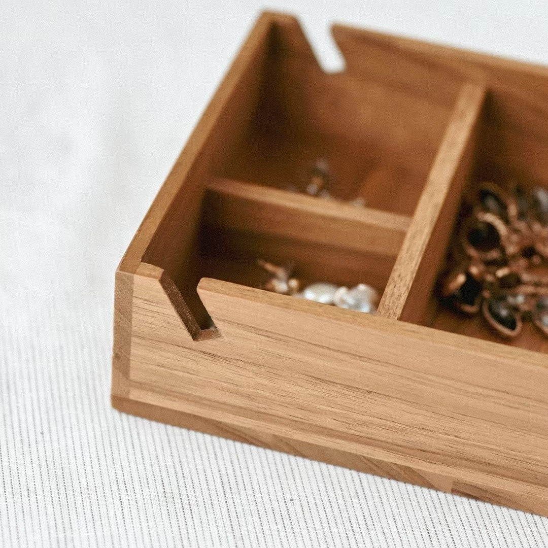 SQUARE ACCESSORIES BOX (TEAK)