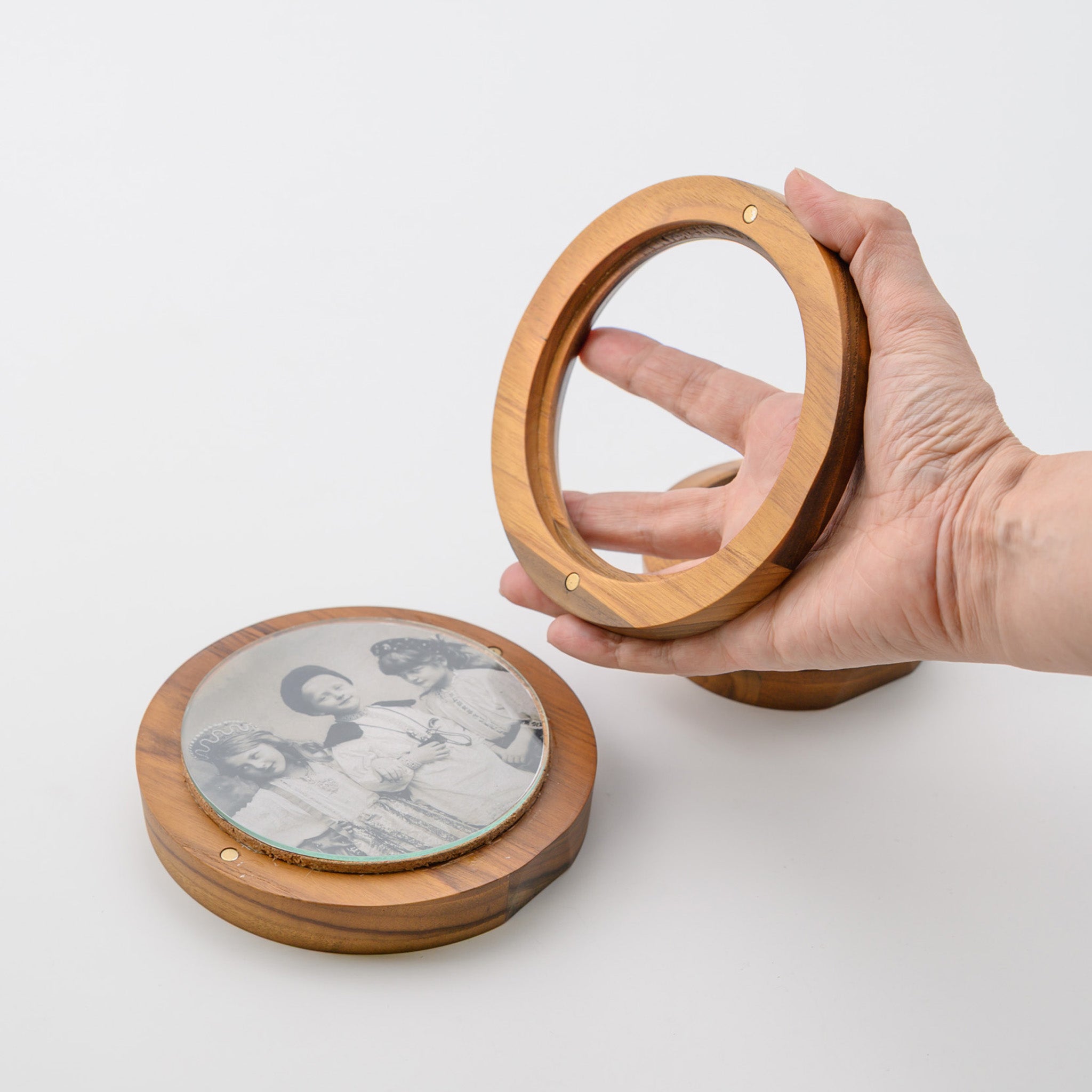 TINY MEMORY ROUND PHOTO FRAME 4R