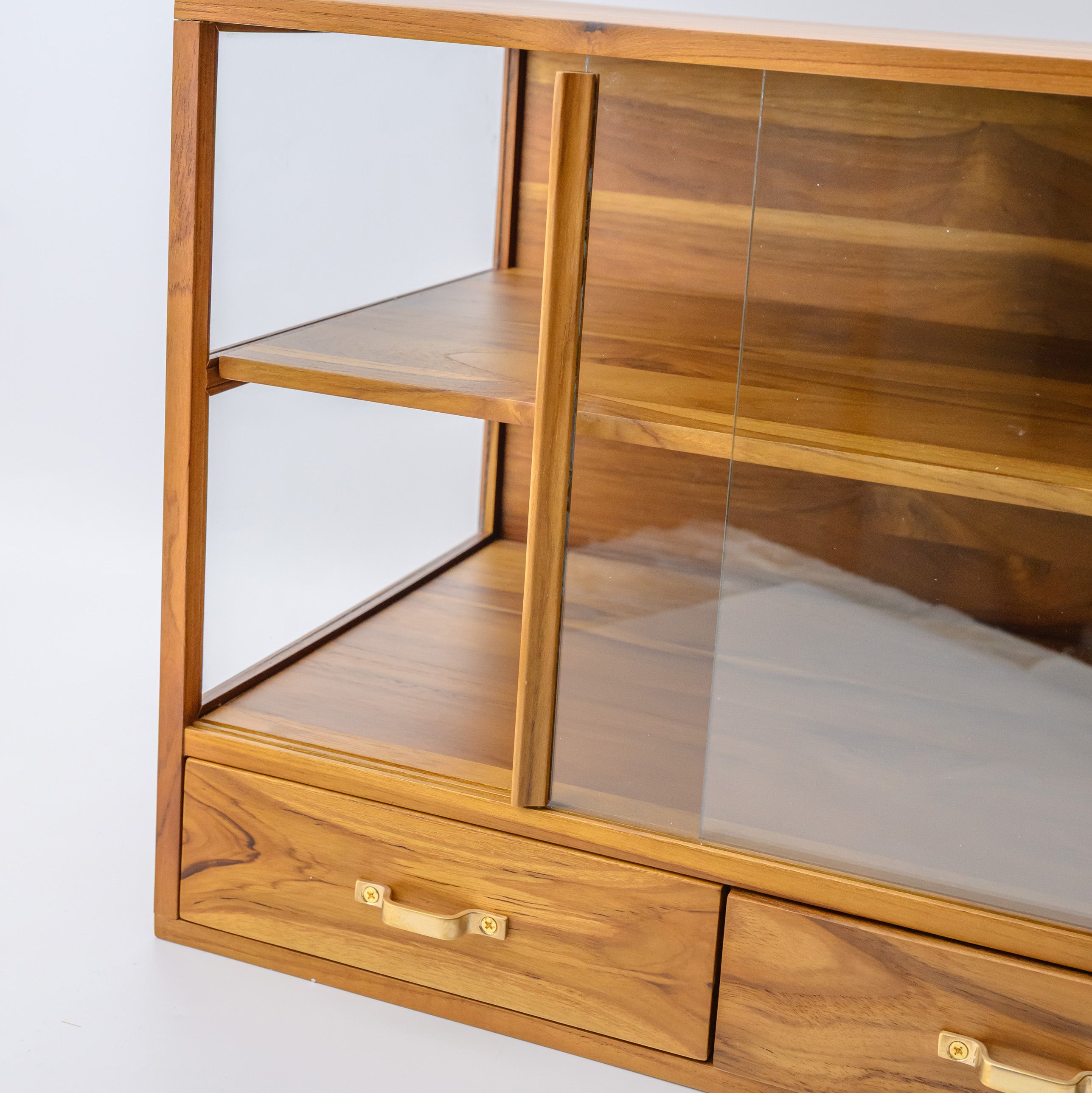 MINIMALIST SMALL CABINET WITH DRAWERS