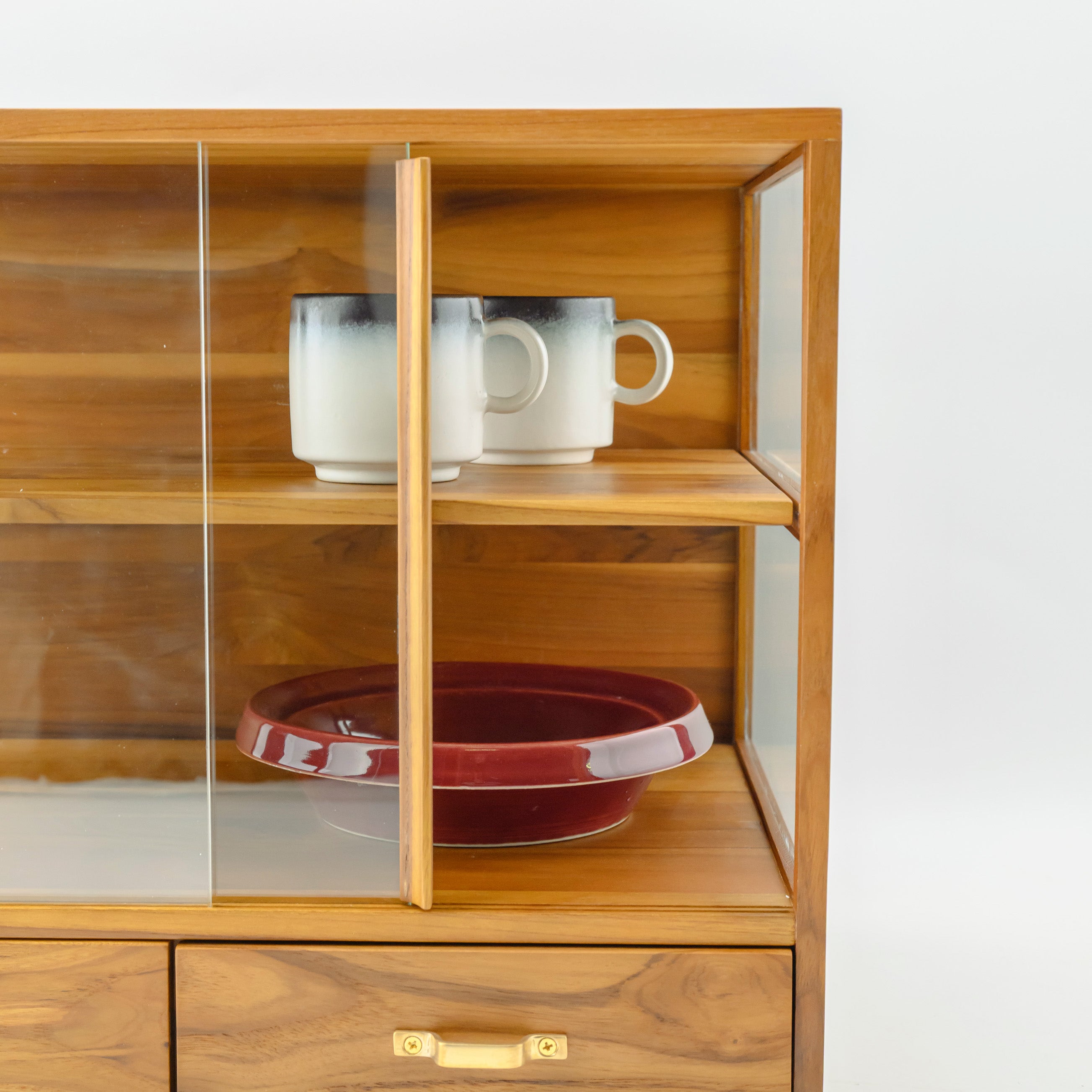 MINIMALIST SMALL CABINET WITH DRAWERS