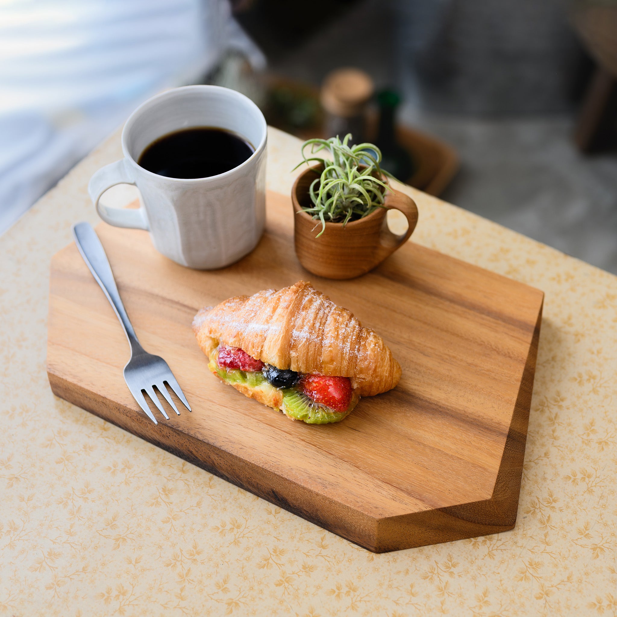 EDGE CUTTING BOARD M