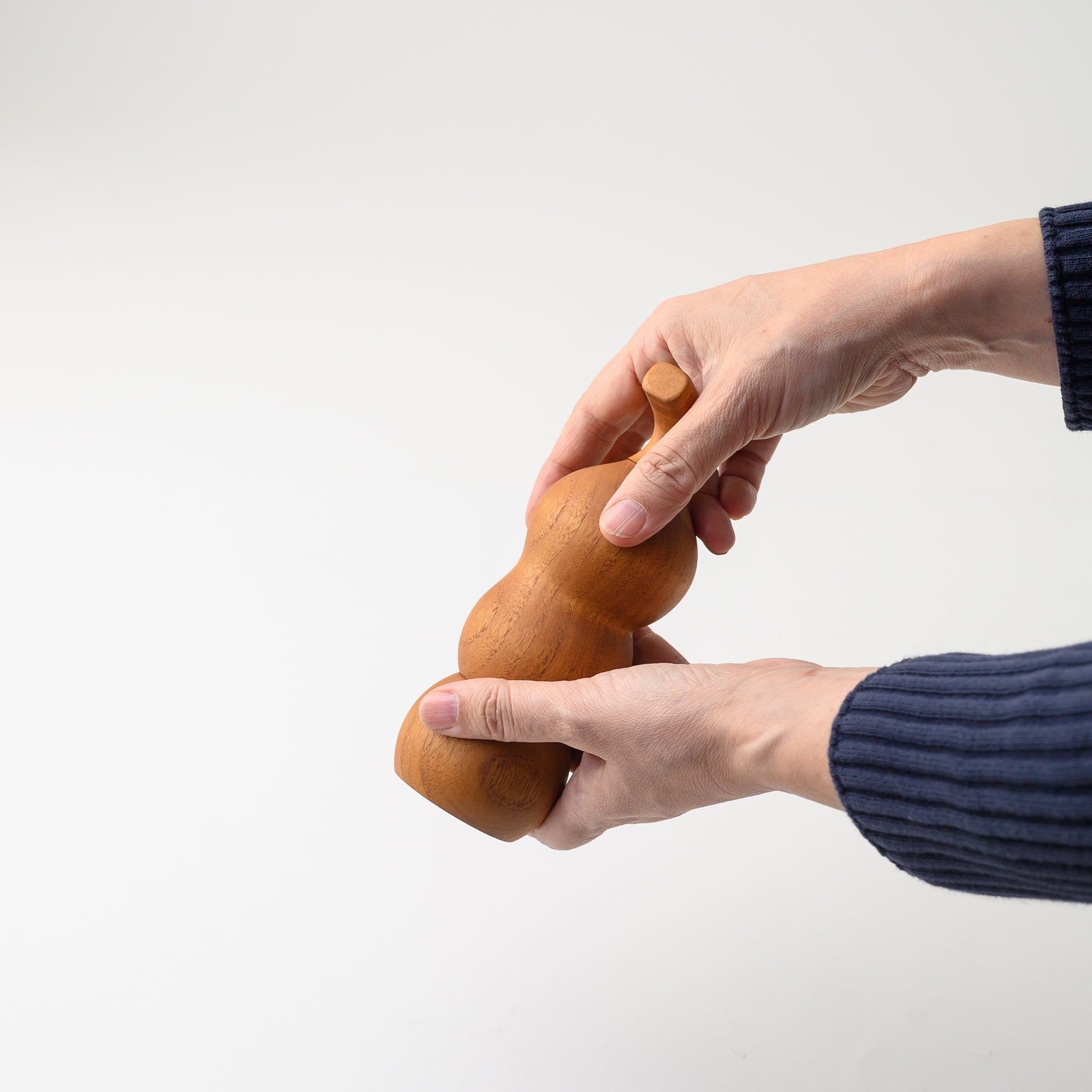 PEPPERSEED GRINDER (TEAK)