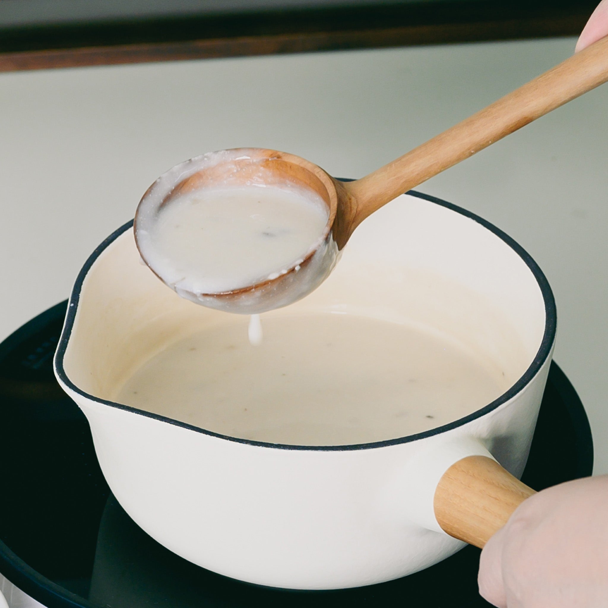 LIMPID SOUP AND STEWLADLE