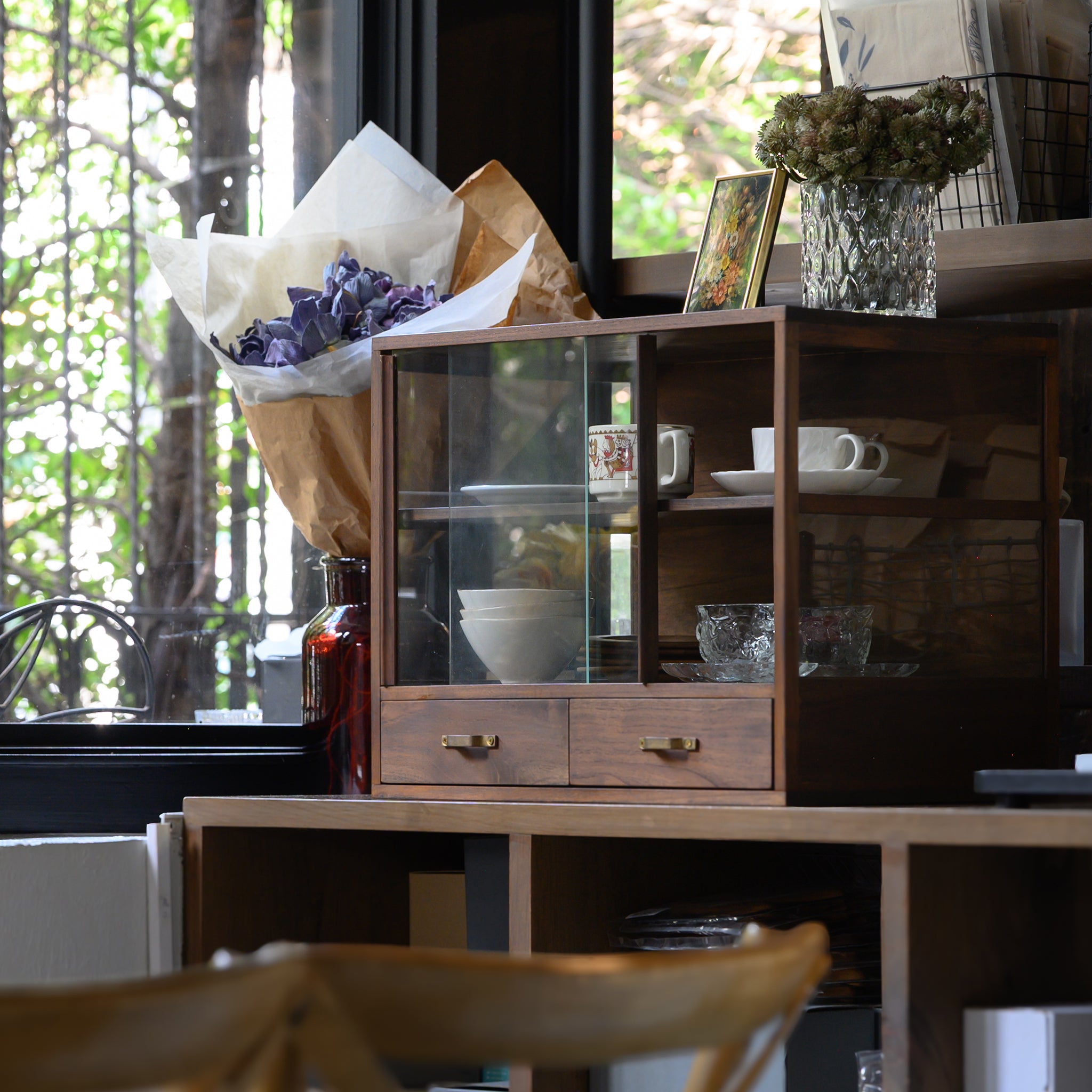 MINIMALIST SMALL CABINET WITH DRAWERS