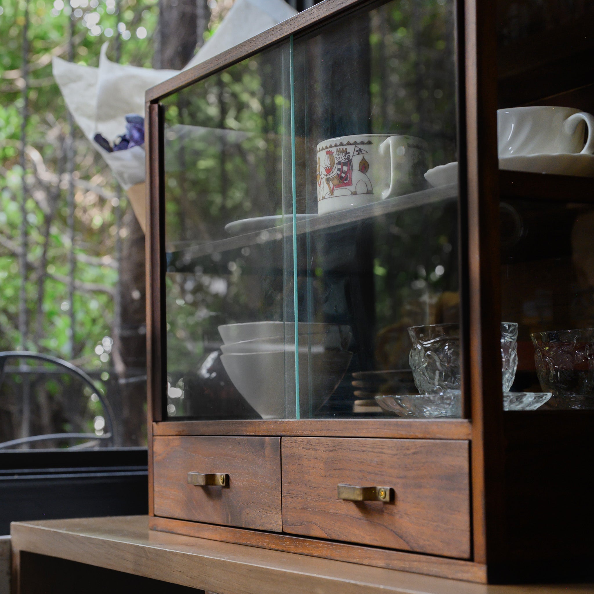 MINIMALIST SMALL CABINET WITH DRAWERS