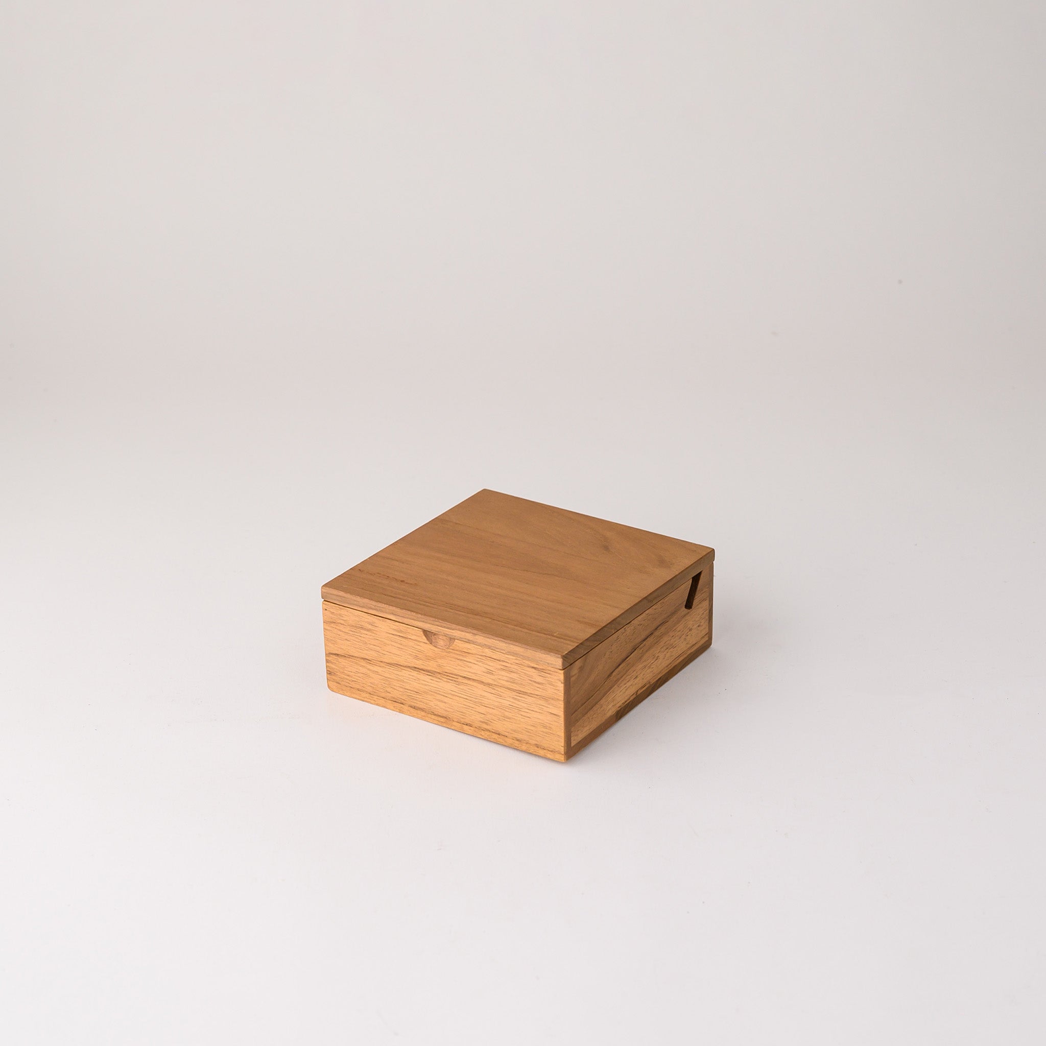 SQUARE ACCESSORIES BOX (TEAK)