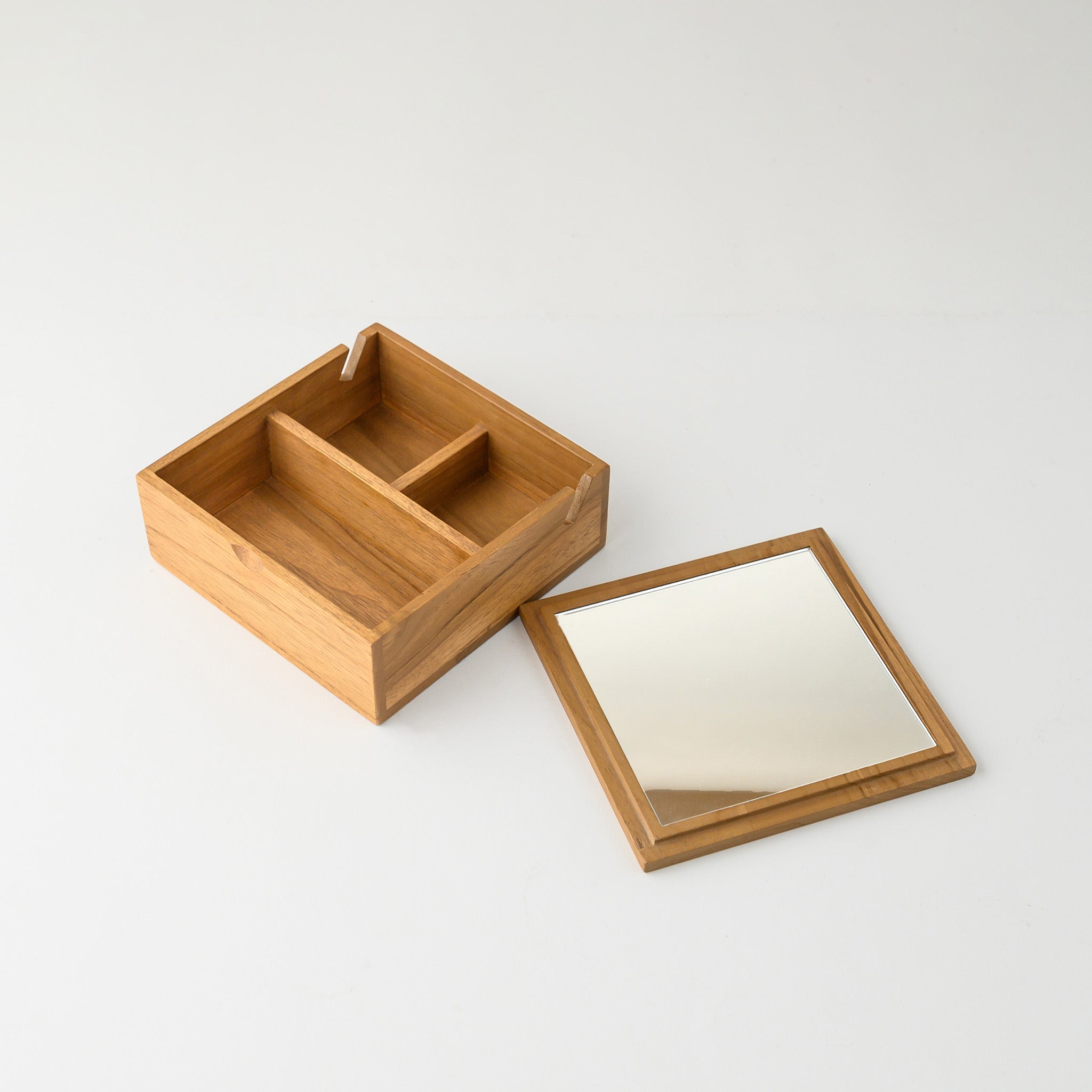 SQUARE ACCESSORIES BOX (TEAK)