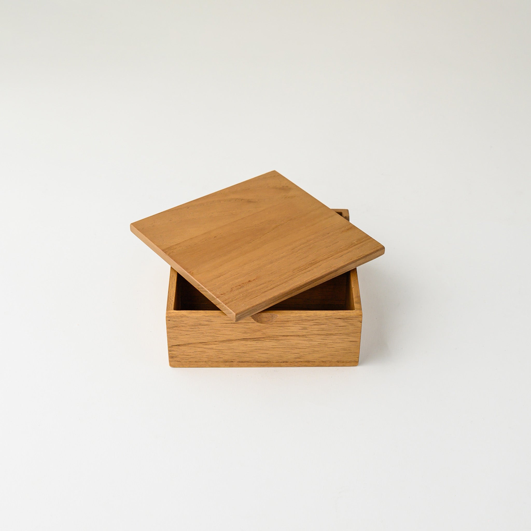 SQUARE ACCESSORIES BOX (TEAK)